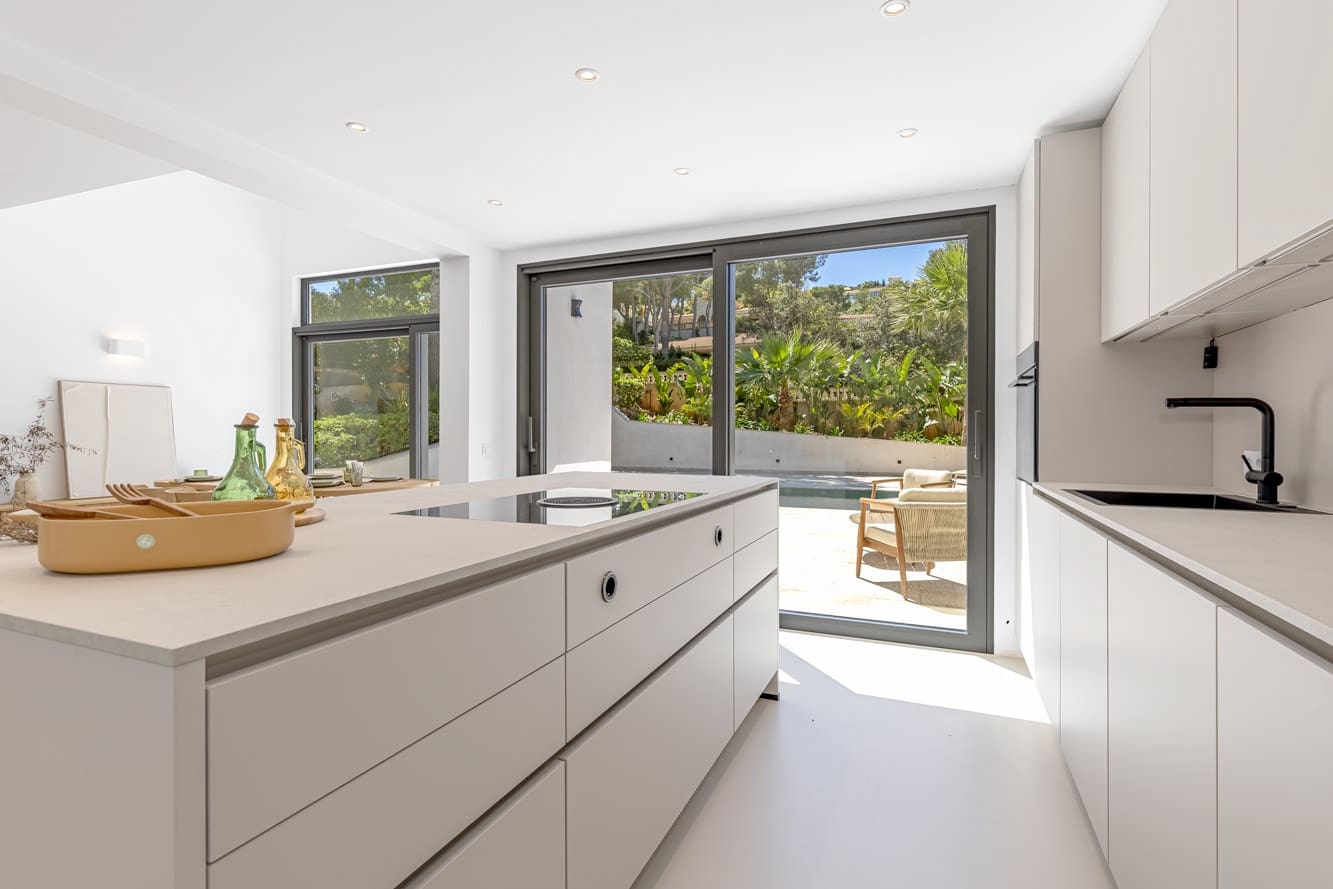 4 bedroom Villa for sale in Santa Ponsa with pool garage - € 2,950,000 (Ref: 8534116)