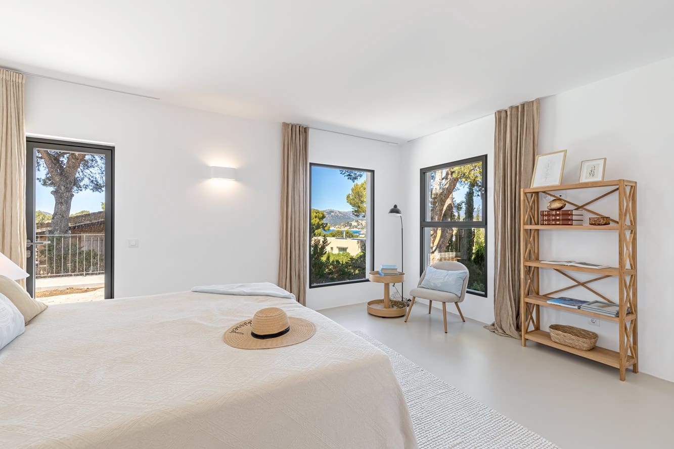 4 bedroom Villa for sale in Santa Ponsa with pool garage - € 2,950,000 (Ref: 8534116)