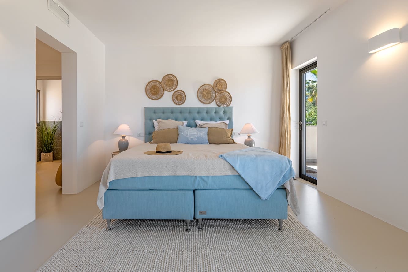 4 bedroom Villa for sale in Santa Ponsa with pool garage - € 2,950,000 (Ref: 8534116)