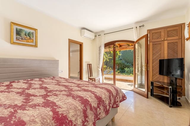 3 soveværelse Villa til salg i Palmanova, Calvià med swimmingpool - € 2.100.000 (Ref: 8772581)