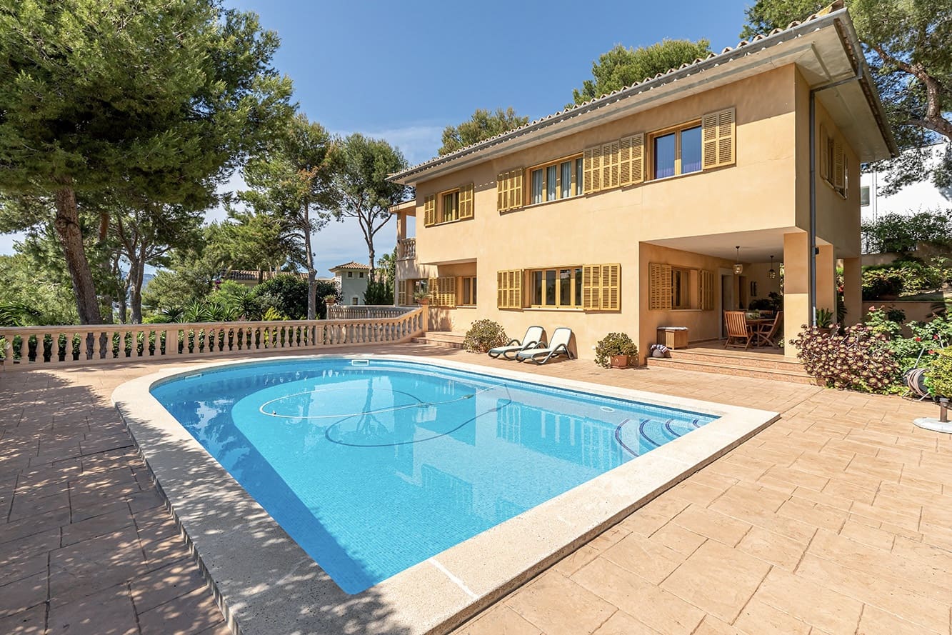 6 bedroom Villa for sale in Santa Ponsa with pool - € 1,990,000 (Ref: 8790884)