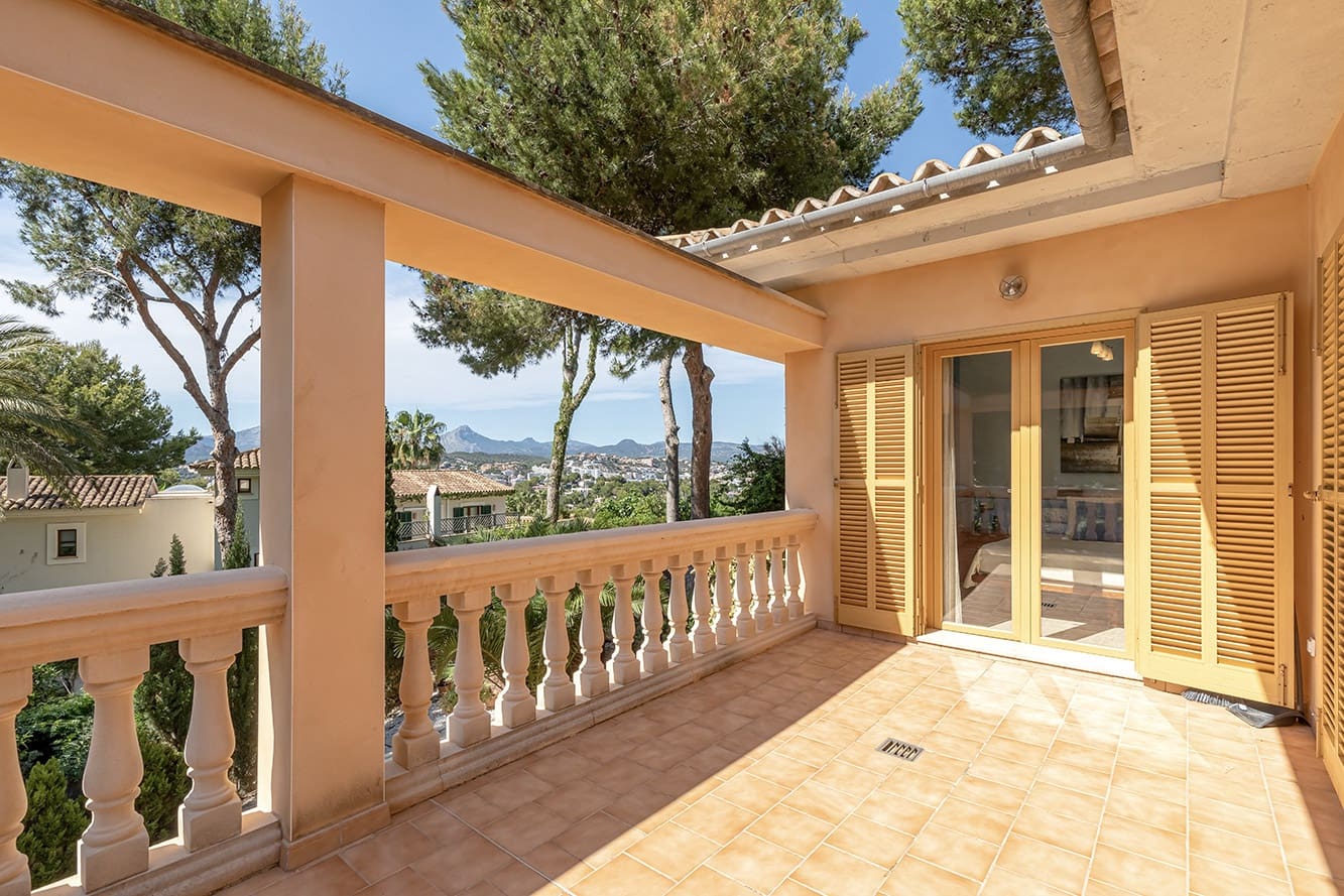 6 bedroom Villa for sale in Santa Ponsa with pool - € 1,990,000 (Ref: 8790884)
