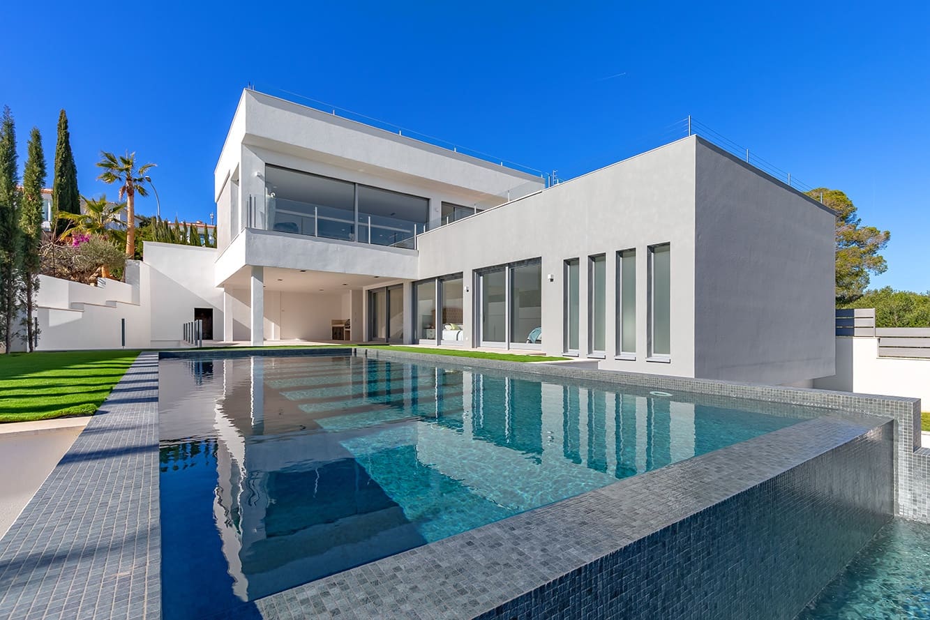 4 bedroom Villa for sale in Santa Ponsa with pool - € 5,900,000 (Ref: 8826410)