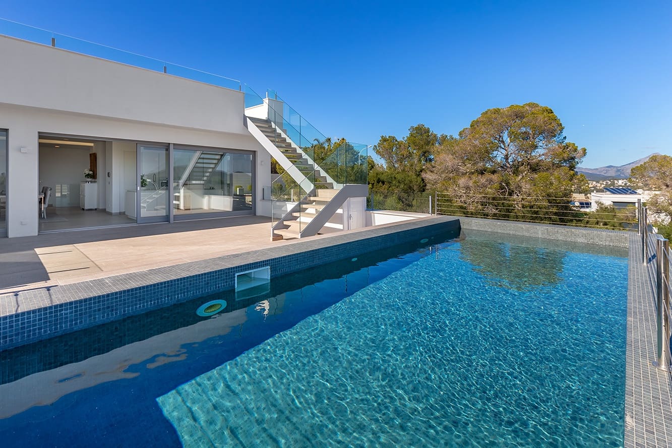 4 bedroom Villa for sale in Santa Ponsa with pool - € 5,900,000 (Ref: 8826410)