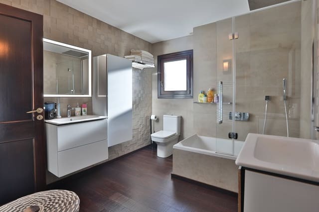 Chalet de 4 habitaciones en Calvià en venta con piscina garaje - 2.099.000 € (Ref: 8840305)