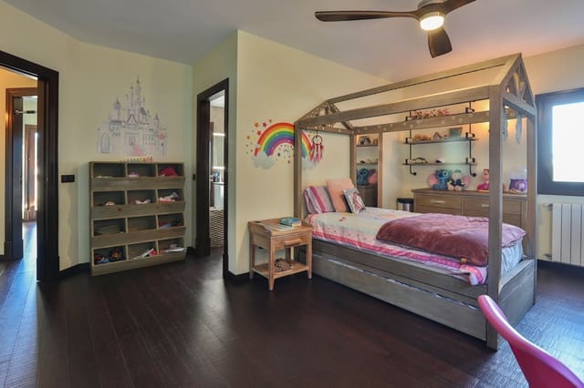 Chalet de 4 habitaciones en Calvià en venta con piscina garaje - 2.099.000 € (Ref: 8840305)