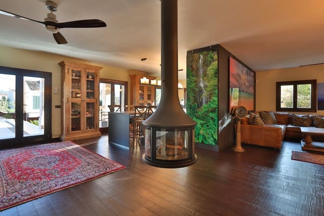 Chalet de 4 habitaciones en Calvià en venta con piscina garaje - 2.099.000 € (Ref: 8840305)