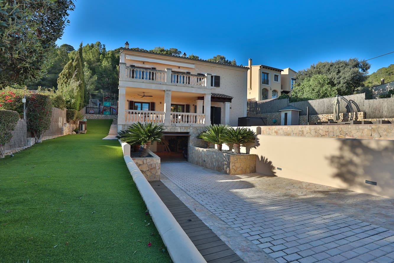 Chalet de 4 habitaciones en Calvià en venta con piscina garaje - 2.099.000 € (Ref: 8840305)