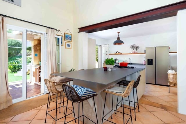 5 makuuhuone Huvila myytävänä paikassa Santa Ponsa, Calvià mukana uima-altaan - 2 750 000 € (Ref: 8913314)