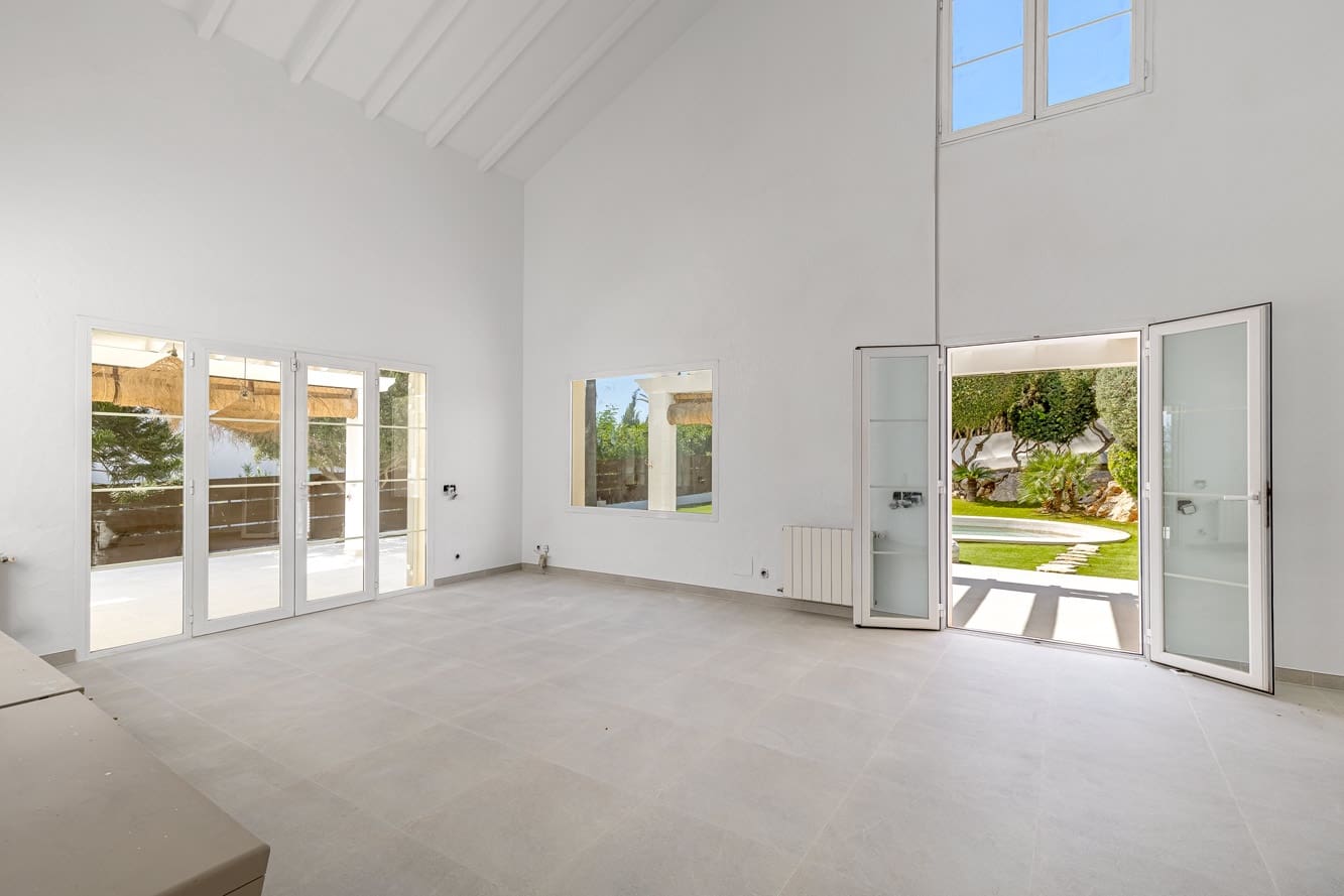 5 bedroom Villa for sale in Santa Ponsa with pool - € 2,750,000 (Ref: 8913314)