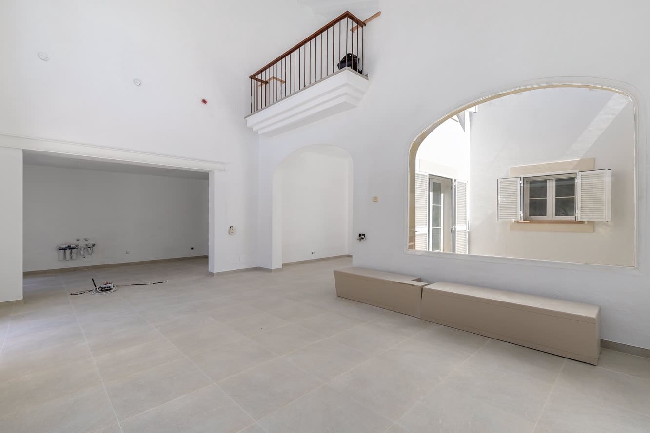 5 bedroom Villa for sale in Santa Ponsa with pool - € 2,750,000 (Ref: 8913314)