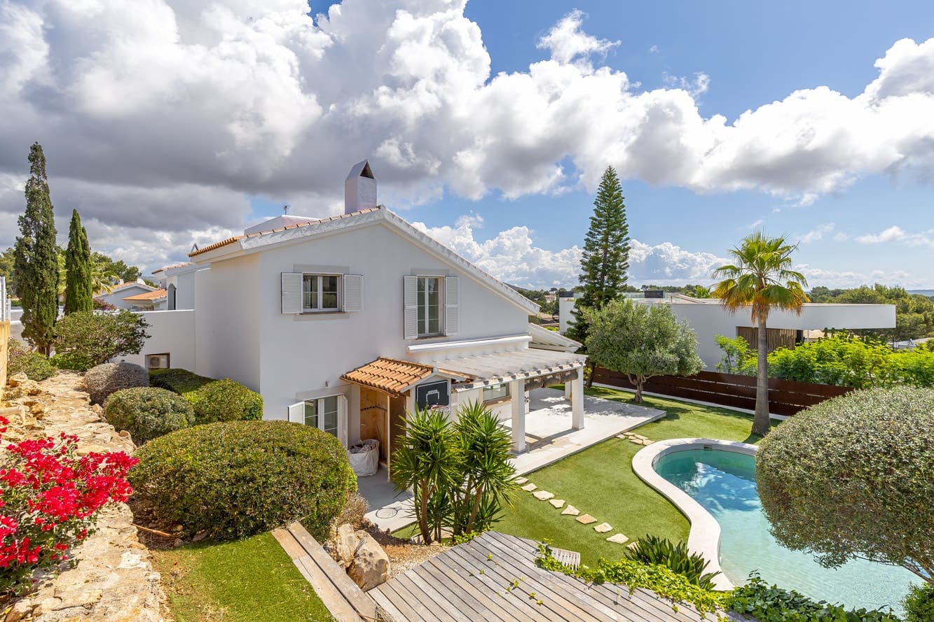 5 bedroom Villa for sale in Santa Ponsa with pool - € 2,750,000 (Ref: 8913314)