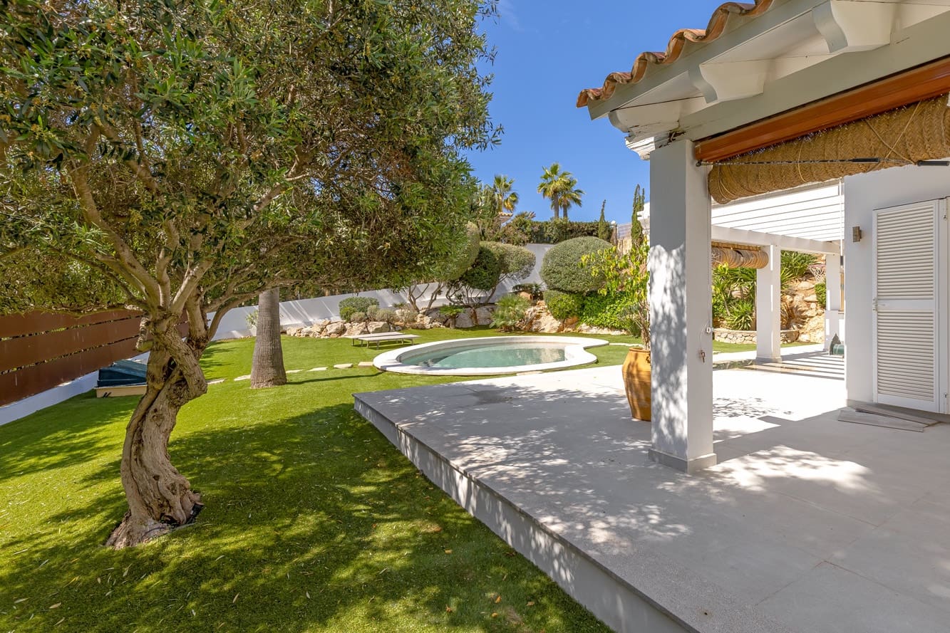 5 bedroom Villa for sale in Santa Ponsa with pool - € 2,750,000 (Ref: 8913314)