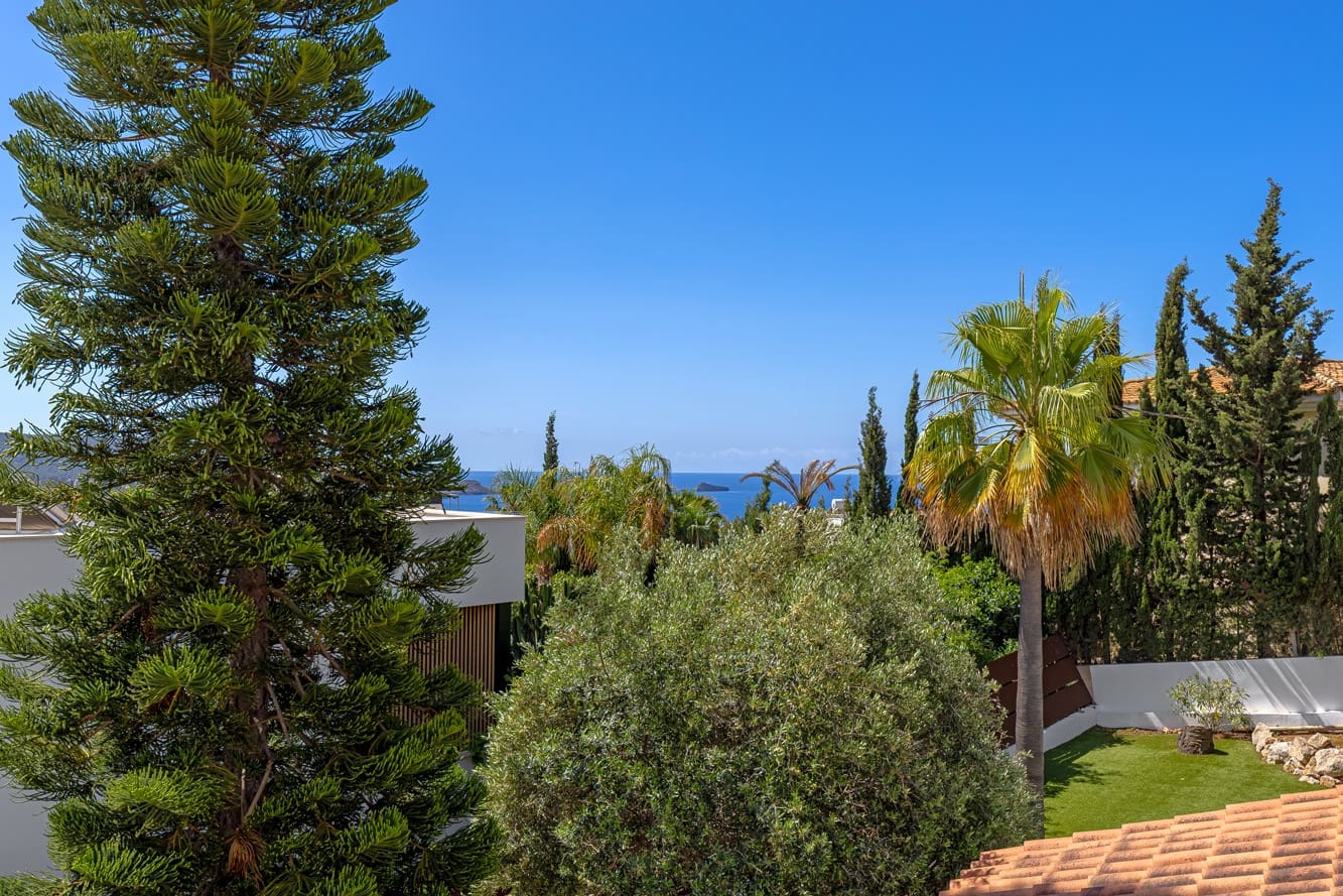 5 bedroom Villa for sale in Santa Ponsa with pool - € 2,750,000 (Ref: 8913314)
