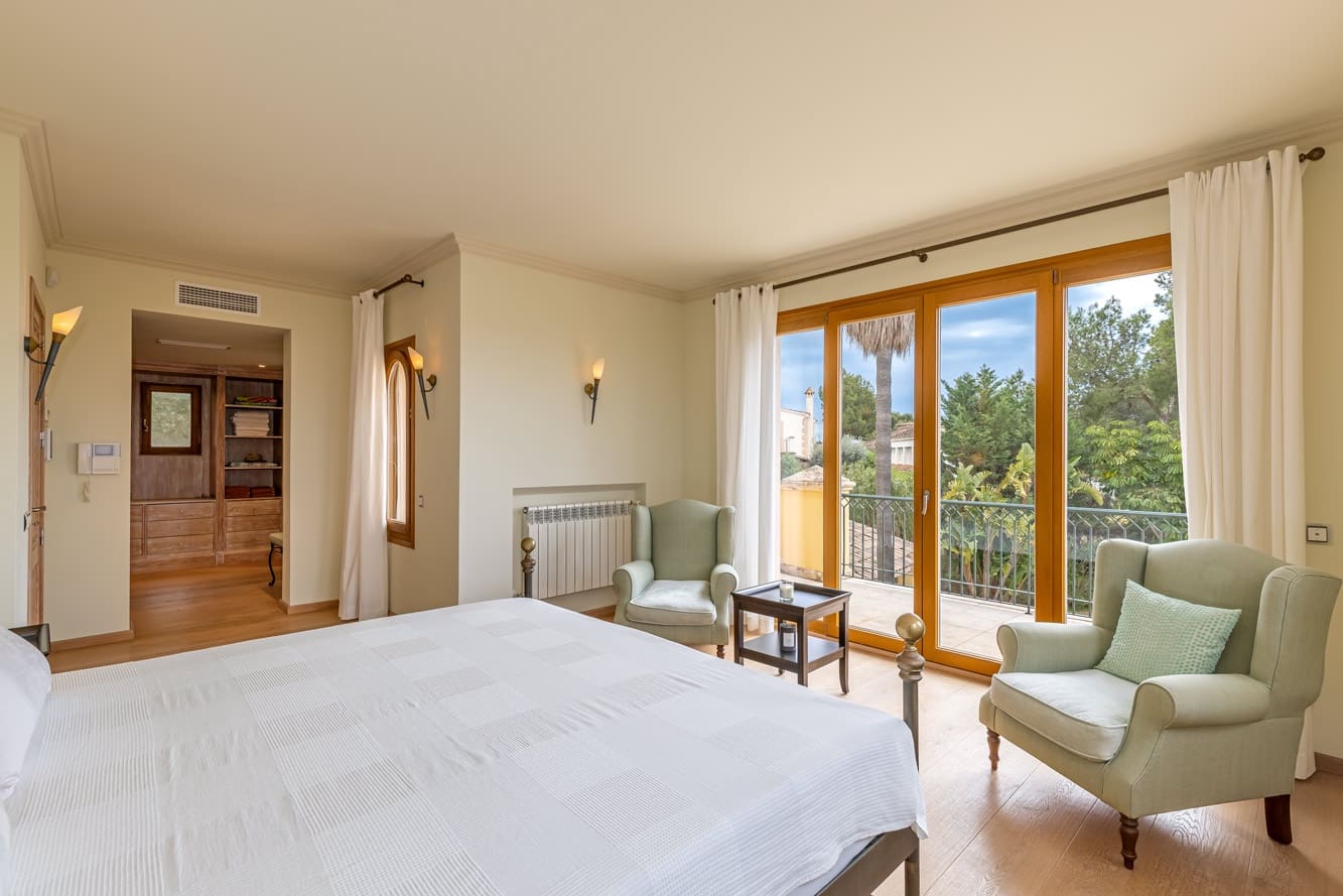 4 bedroom Villa for sale in Santa Ponsa with pool - € 3,200,000 (Ref: 8914406)