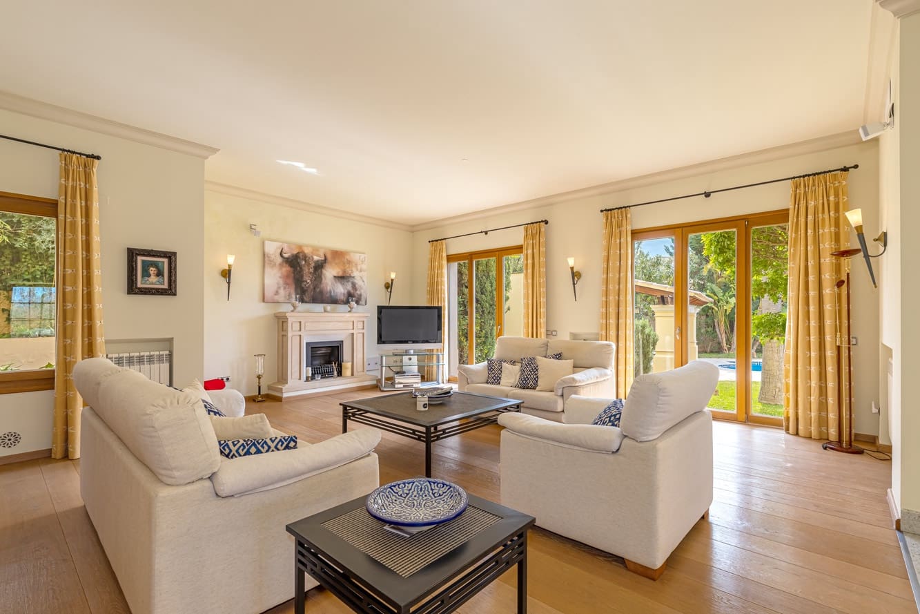 4 bedroom Villa for sale in Santa Ponsa with pool - € 3,200,000 (Ref: 8914406)