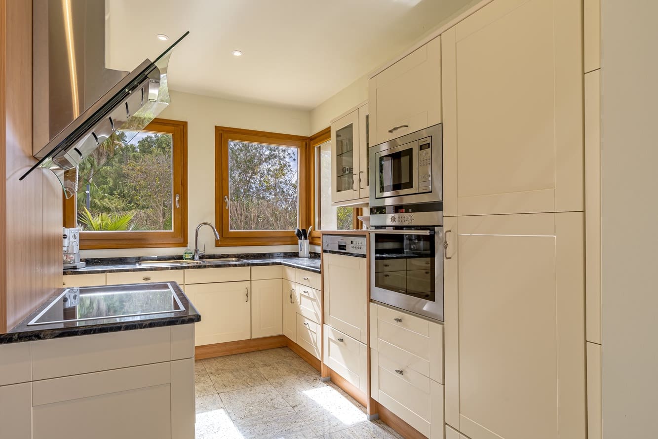 4 bedroom Villa for sale in Santa Ponsa with pool - € 3,200,000 (Ref: 8914406)