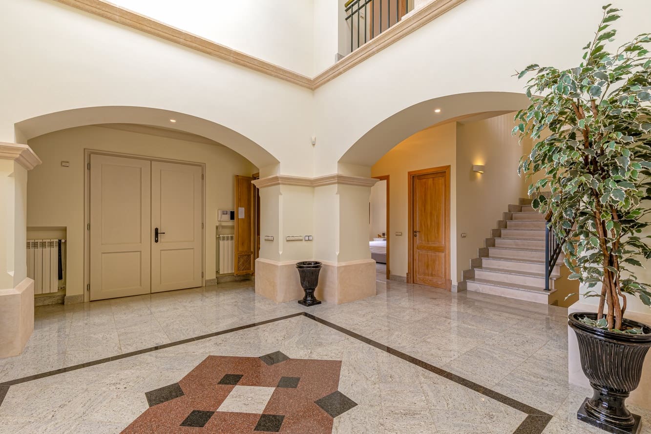 4 bedroom Villa for sale in Santa Ponsa with pool - € 3,200,000 (Ref: 8914406)