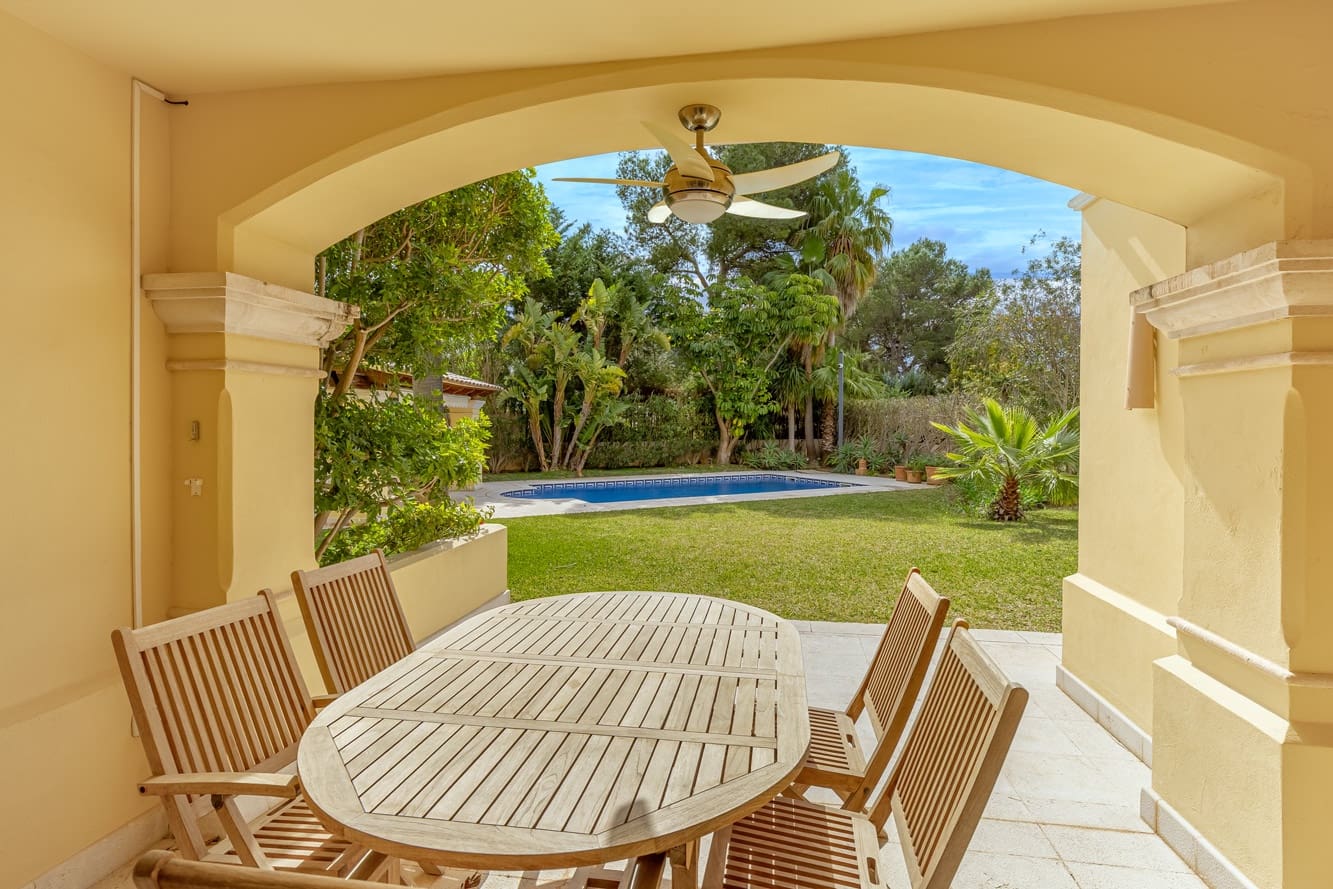 4 bedroom Villa for sale in Santa Ponsa with pool - € 3,200,000 (Ref: 8914406)