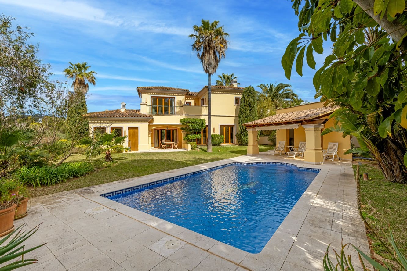 4 bedroom Villa for sale in Santa Ponsa with pool - € 3,200,000 (Ref: 8914406)