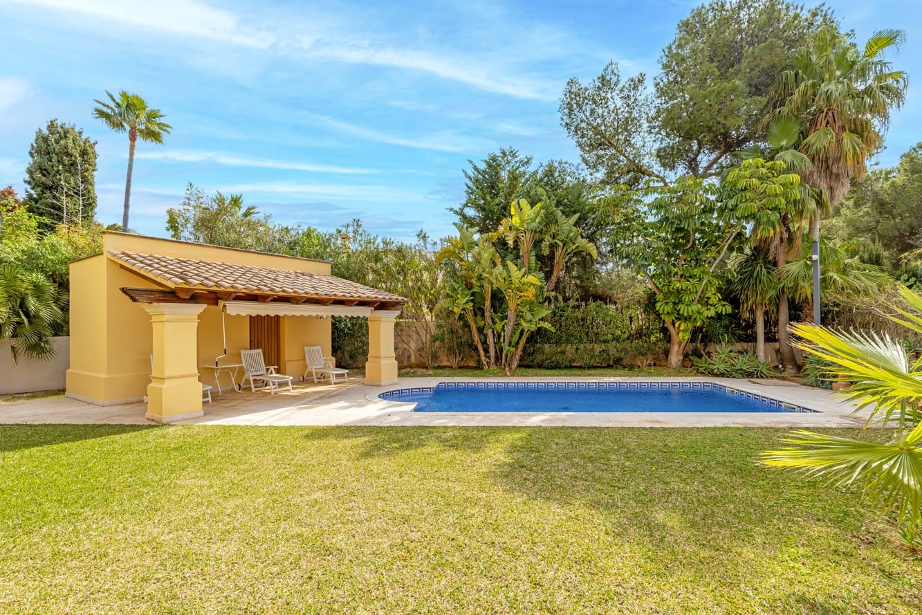 4 bedroom Villa for sale in Santa Ponsa with pool - € 3,200,000 (Ref: 8914406)