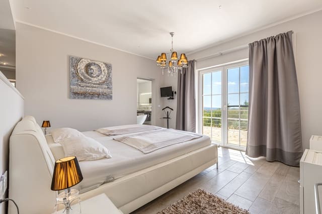 4 slaapkamer Finca/Landhuis te koop in Son Macia, Manacor met garage - € 3.350.000 (Ref: 8971252)