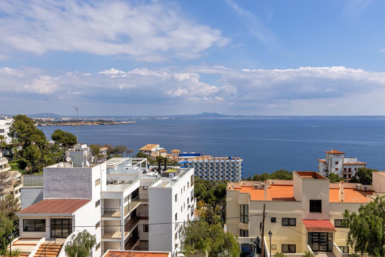 2 bedroom Apartment for sale in Illetas with pool garage - € 695,000 (Ref: 8990093)