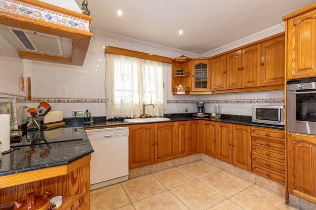 4 sypialnia Willa na sprzedaż w El Toro / Port Adriano, Calvià - 1 150 000 € (Ref: 9000721)