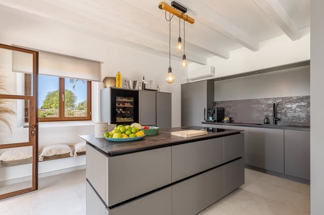 4 soveværelse Finca/Landehus til salg i Santanyí med swimmingpool - € 3.450.000 (Ref: 9056999)