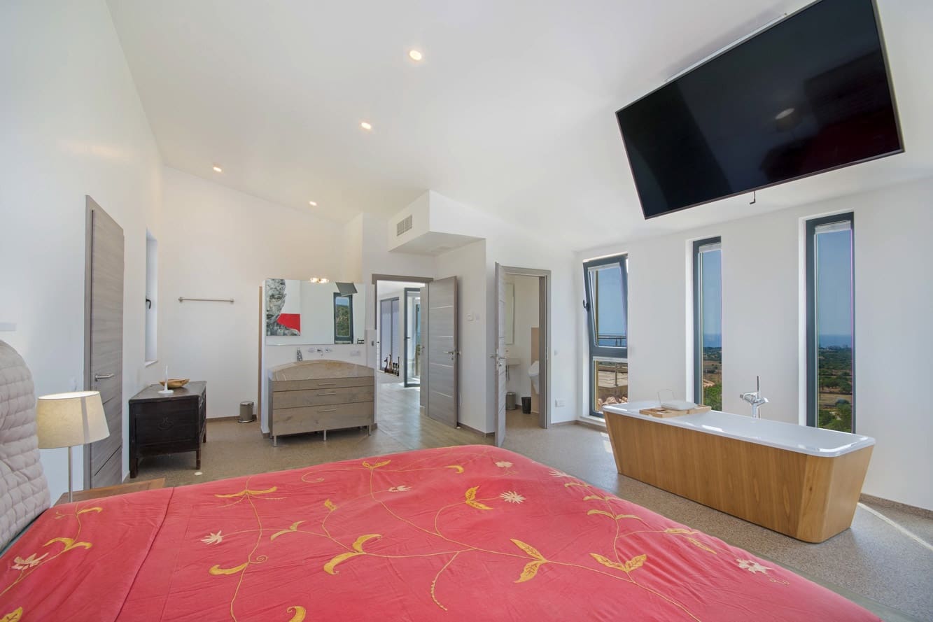 4 soveværelse Finca/Landehus til salg i Son Macia med swimmingpool - € 2.600.000 (Ref: 9100036)