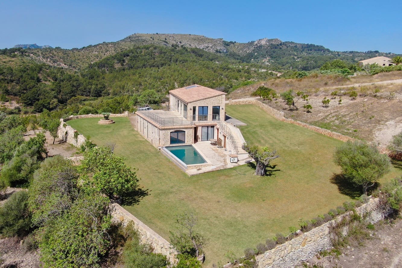 4 soveværelse Finca/Landehus til salg i Son Macia med swimmingpool - € 2.600.000 (Ref: 9100036)