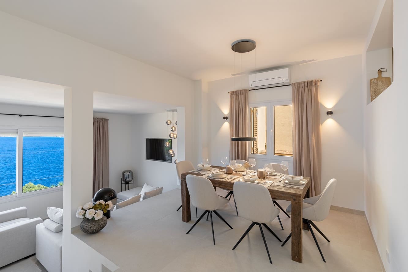 2 bedroom Villa for sale in Santa Ponsa with pool garage - € 1,850,000 (Ref: 9235283)