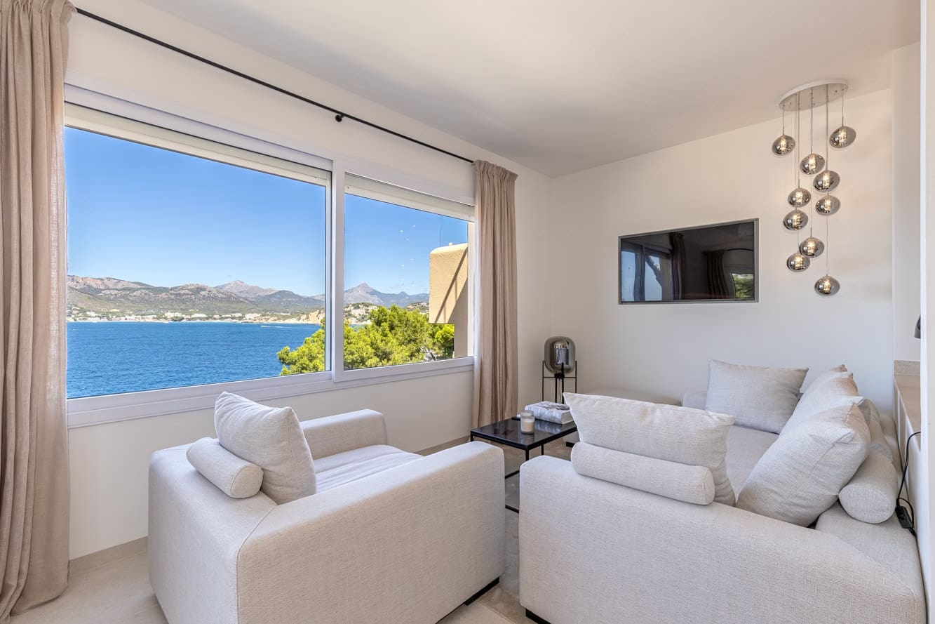 2 bedroom Villa for sale in Santa Ponsa with pool garage - € 1,850,000 (Ref: 9235283)