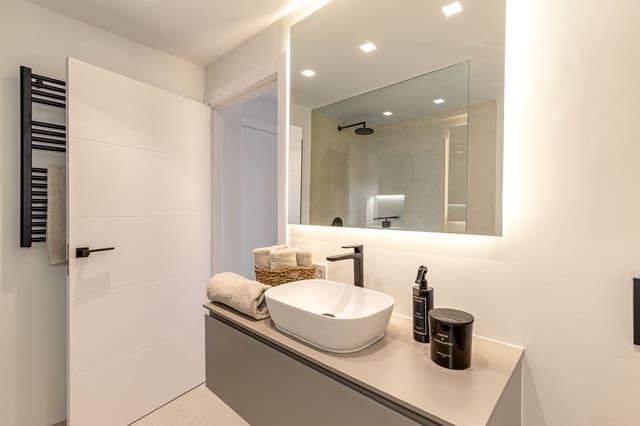 2 soveværelse Villa til salg i Santa Ponsa, Calvià med swimmingpool garage - € 1.850.000 (Ref: 9235283)