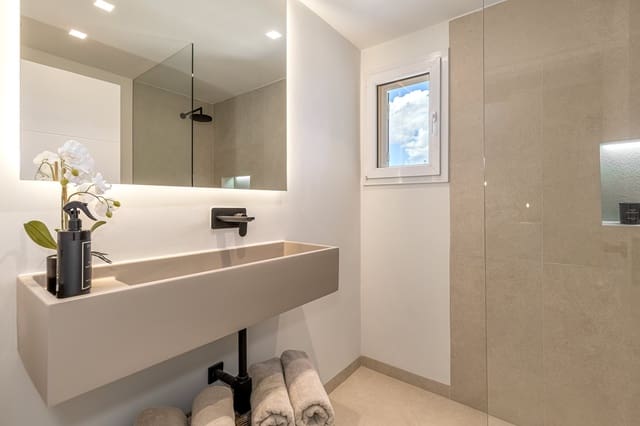 2 soveværelse Villa til salg i Santa Ponsa, Calvià med swimmingpool garage - € 1.850.000 (Ref: 9235283)