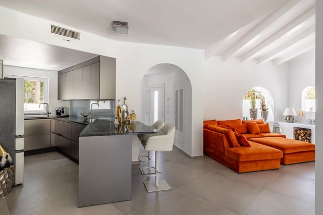 3 soveværelse Villa til salg i Santa Ponsa, Calvià med swimmingpool - € 2.450.000 (Ref: 9386866)