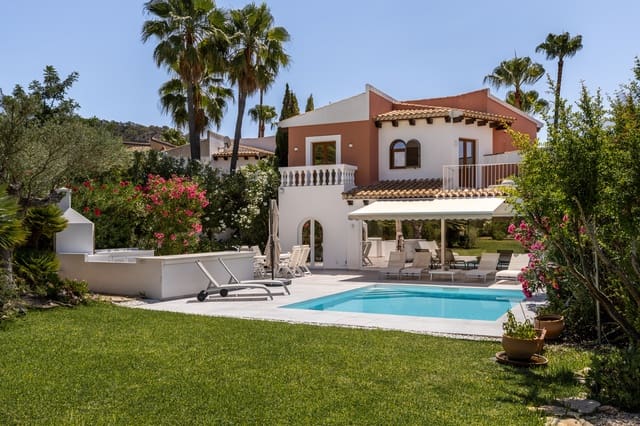 3 soveværelse Villa til salg i Santa Ponsa, Calvià med swimmingpool - € 2.450.000 (Ref: 9386866)