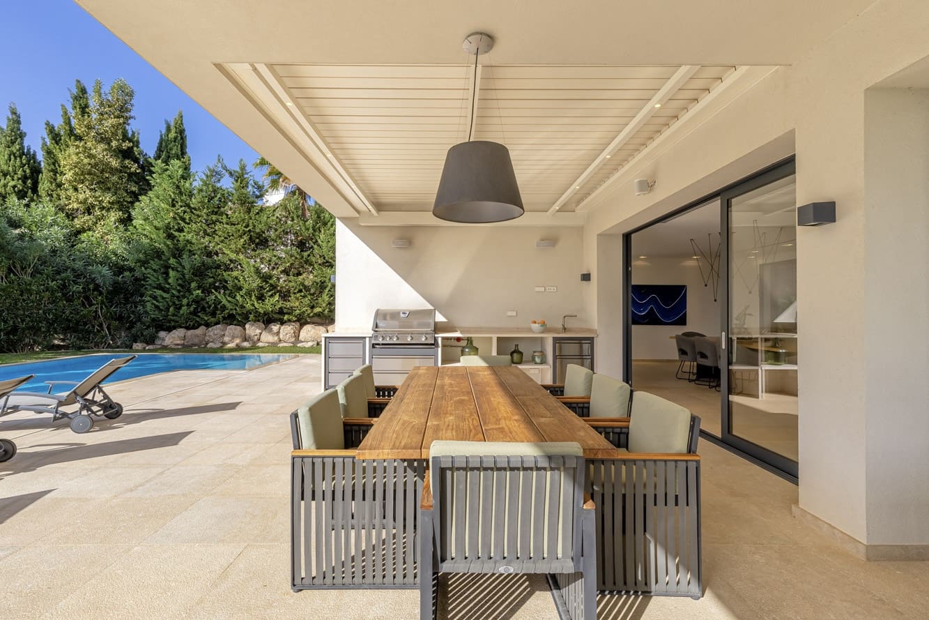 5 bedroom Villa for sale in Santa Ponsa with pool - € 6,300,000 (Ref: 9402578)