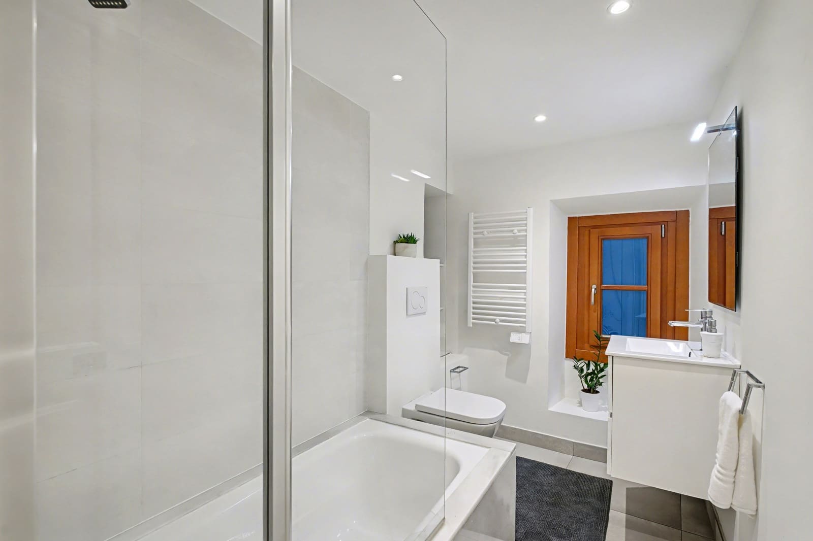 2 bedroom Apartment for sale in Palma de Mallorca - € 650,000 (Ref: 9409796)