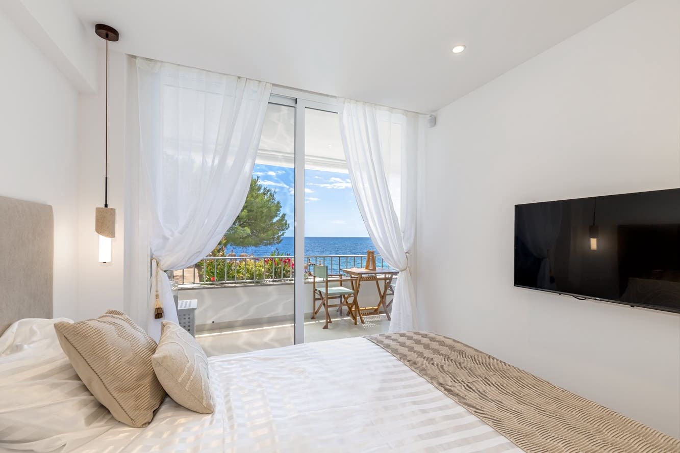2 soverom Leilighet til salgs i Es Camp De Mar / El Camp De Mar med svømmebasseng - € 990 000 (Ref: 9756303)