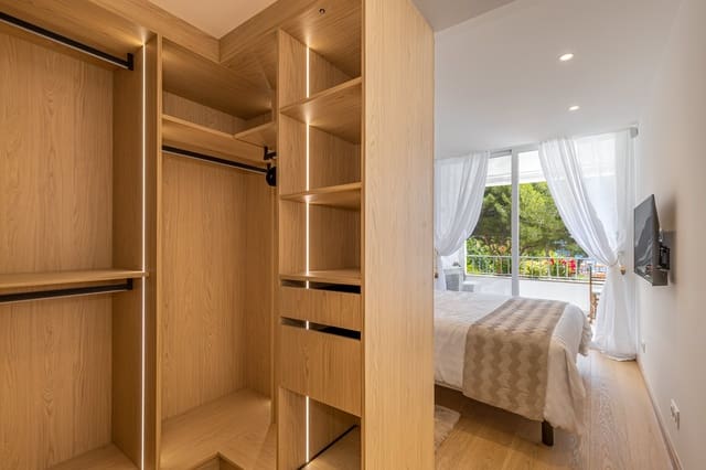 2 sypialnia Apartament na sprzedaż w Es Camp De Mar / El Camp De Mar, Andratx z basenem - 990 000 € (Ref: 9756303)
