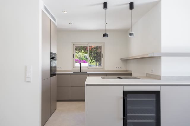 3 soveværelse Villa til salg i Santa Ponsa, Calvià med swimmingpool - € 2.300.000 (Ref: 9961170)