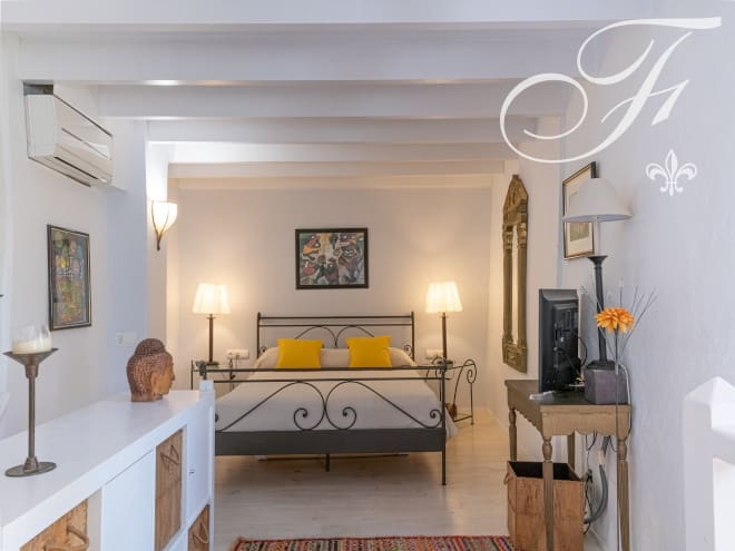 8 bedroom Villa for sale in Ibiza / Eivissa town - € 3,800,000 (Ref: 6249088)