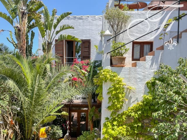 8 bedroom Villa for sale in Ibiza / Eivissa town - € 3,800,000 (Ref: 6249088)