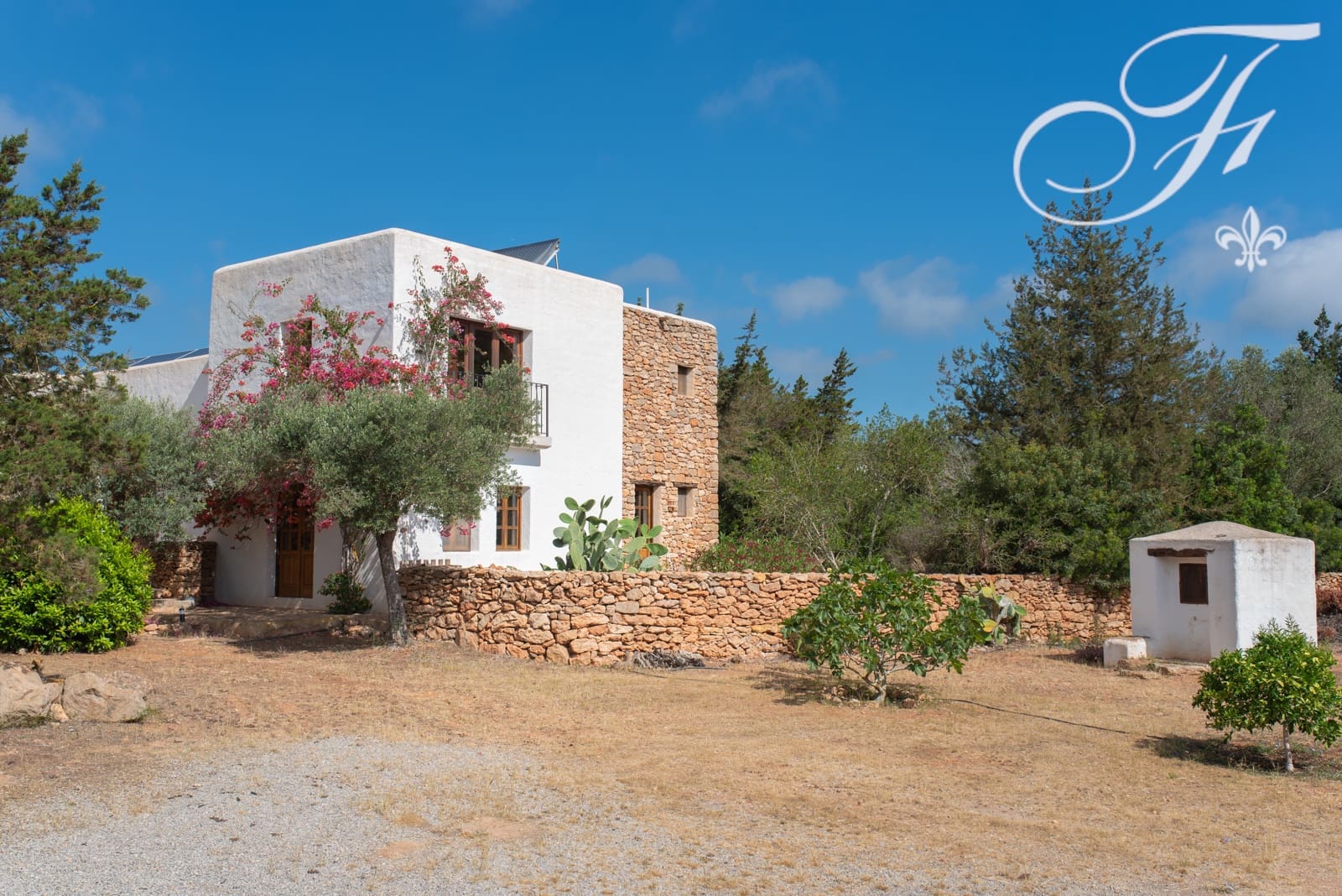 3 soveværelse Finca/Landehus til salg i Es Figueral med swimmingpool garage - € 3.800.000 (Ref: 8406427)