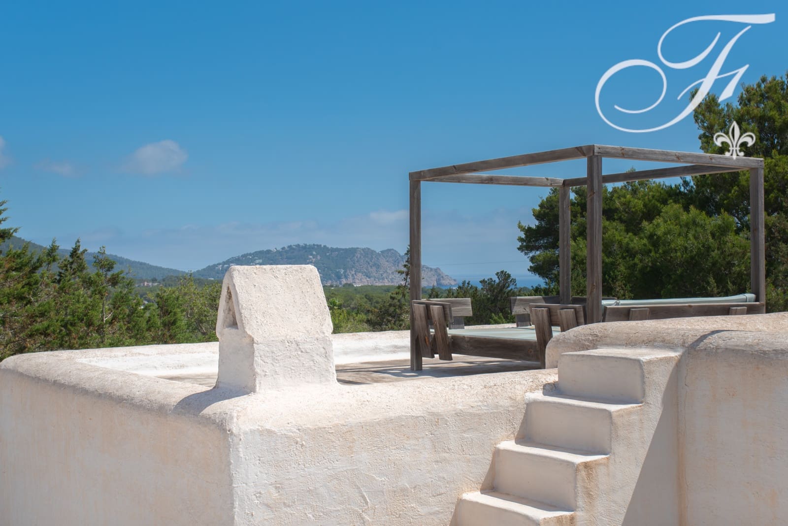 3 soveværelse Finca/Landehus til salg i Es Figueral med swimmingpool garage - € 3.800.000 (Ref: 8406427)