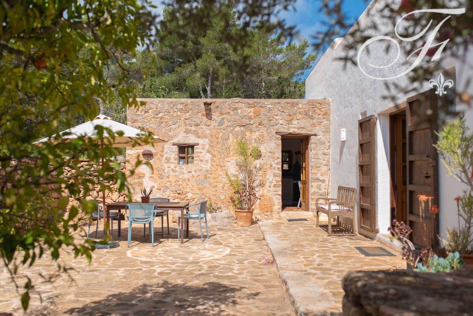 3 soveværelse Finca/Landehus til salg i Es Figueral med swimmingpool garage - € 3.800.000 (Ref: 8406427)