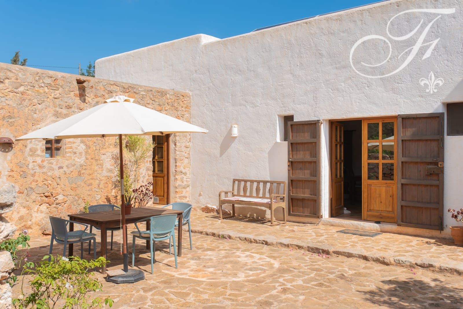 3 soveværelse Finca/Landehus til salg i Es Figueral med swimmingpool garage - € 3.800.000 (Ref: 8406427)