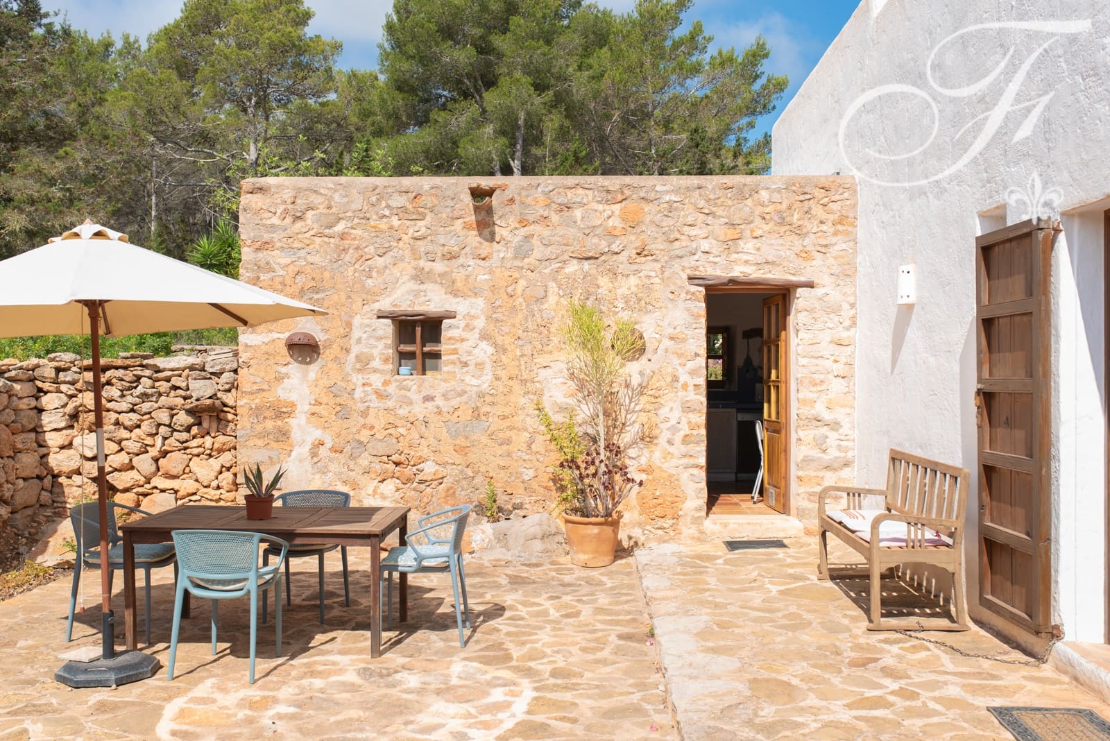 3 soveværelse Finca/Landehus til salg i Es Figueral med swimmingpool garage - € 3.800.000 (Ref: 8406427)