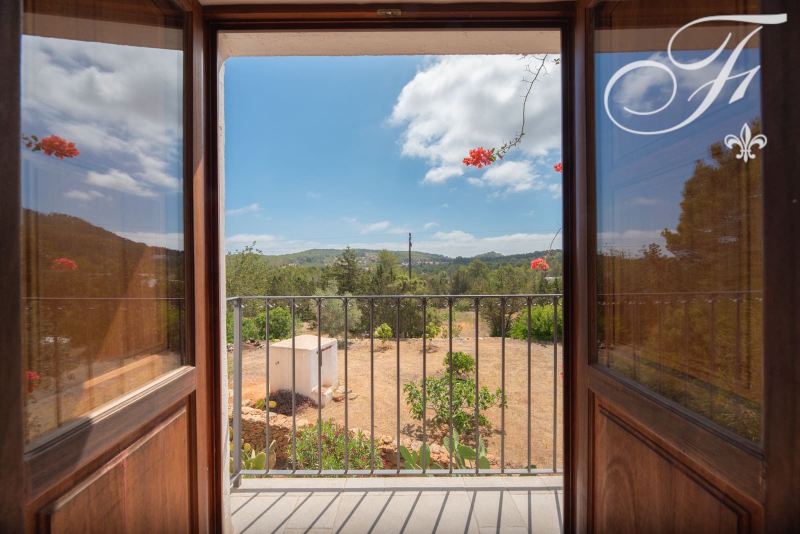 3 soveværelse Finca/Landehus til salg i Es Figueral med swimmingpool garage - € 3.800.000 (Ref: 8406427)